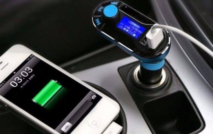 Những lưu ý khi sạc điện thoại trên ô tô